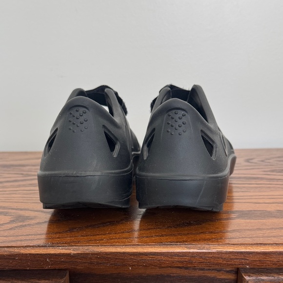 Crocs - Picture 3 of 4